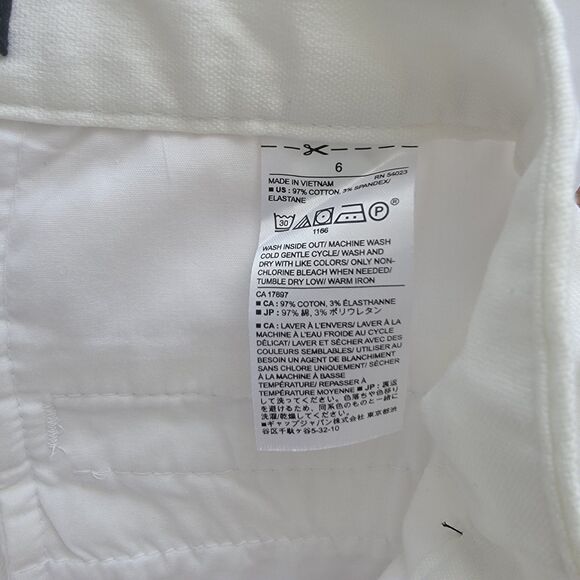 banana republic womens Mid Rise Chino Short size 6 button detail - Picture 6 of 6